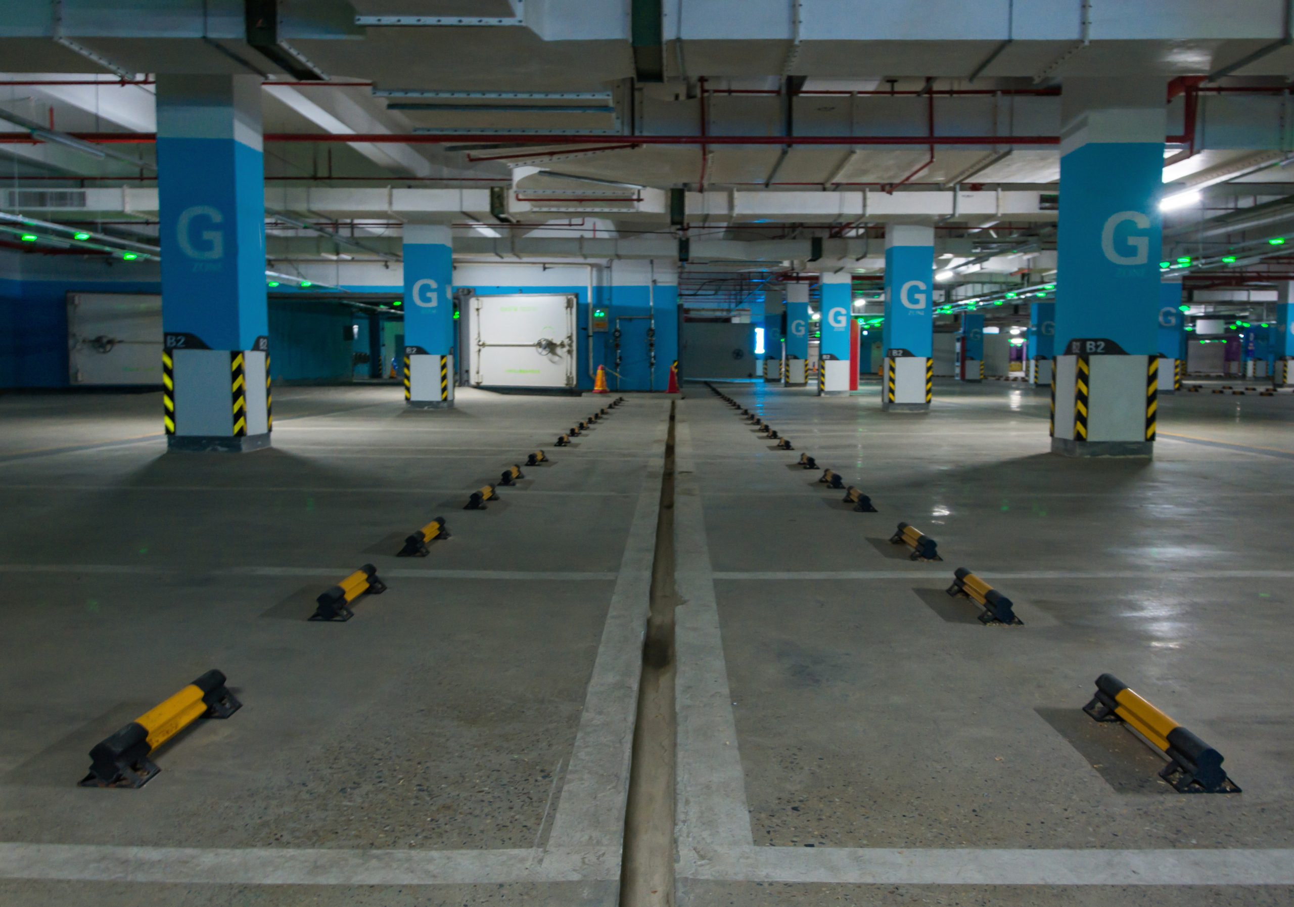 Cajero de pago en parking subterráneo